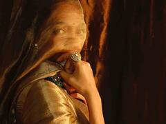 ఈ ముసుగు సుందరిని గుర్తుపట్టారా!