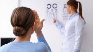 Eye Care Tips : डोळे निरोगी ठेवण्यासाठी किती वेळा तपासणी करणं गरजेच? वाचा तज्ज्ञांचं मत