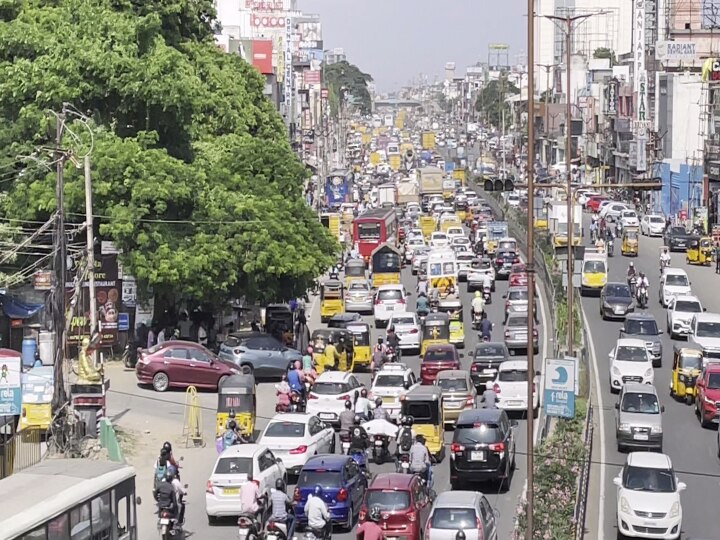 தீபாவளி வந்தாச்சு! துணி எடுக்க குவிந்த பொதுமக்கள் - குரோம்பேட்டையில் போக்குவரத்து நெரிசல்