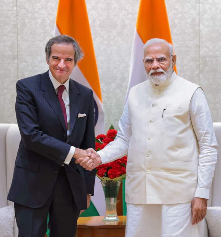 अंतरराष्ट्रीय परमाणु ऊर्जा एजेंसी (IAEA) के महानिदेशक राफेल मारियानो ग्रासी ने सोमवार (23 अक्टूबर) को प्रधानमंत्री नरेन्द्र मोदी से मुलाकात की.