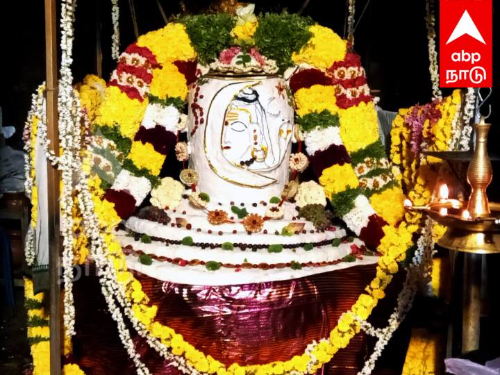 Annabhishekam Shiva decorated with 50 kg swan and vegetables at Villupuram ஐப்பசி அன்னாபிஷேகம் : விழுப்புரத்தில் 50 கிலோ அன்னமும், காய்கறி பழங்களாலும் அலங்கரிக்கப்பட்ட சிவலிங்கம்...