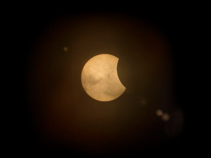 Lunar eclipse on Holi will start at this time in the morning, know whether it will be visible in India or not ધુળેટી પર આજે સવારે આ સમયે ચંદ્રગ્રહણ શરૂ થશે, જાણો ભારતમાં દેખાશે કે નહીં