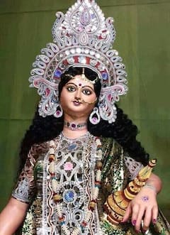 Lakshmi Pujo: আজ ধন সম্পদের দেবীর আরাধনা, লক্ষ্মীপুজোর সময় কী কী উপকরণ অবশ্যই রাখতে হবে?