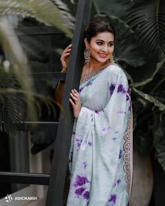 Actress Sneha Photos : மனதை மயக்கும் சிரிப்பழகி சினேகாவின் சூப்பர் க்ளிக்ஸ்!