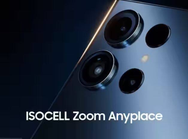 ਸੈਮਸੰਗ ਨੇ ਆਪਣੀ ਆਉਣ ਵਾਲੀ ਸਮਾਰਟਫੋਨ ਸੀਰੀਜ਼, Samsung Galaxy S24 ਨੂੰ ਟੀਜ਼ ਕਰਨਾ ਸ਼ੁਰੂ ਕਰ ਦਿੱਤਾ ਹੈ। ਕੰਪਨੀ ਨੇ ਯੂਟਿਊਬ 'ਤੇ ਇੱਕ ਵੀਡੀਓ ਪੋਸਟ ਕੀਤਾ ਹੈ ਜਿਸ 'ਚ ਕਿਹਾ ਗਿਆ ਹੈ ਕਿ ਸਮਾਰਟਫੋਨ 'ਚ ISOCELL ਸੈਂਸਰ ਜ਼ੂਮ ਐਨੀ ਪਲੇਸ ਮੌਜੂਦ ਹੈ। ਇਸ ਤੋਂ ਇਲਾਵਾ ਸਮਾਰਟਫੋਨ 'ਚ AI ਸਪੋਰਟ ਵੀ ਮਿਲੇਗਾ, ਜਿਸ ਦੀ ਮਦਦ ਨਾਲ ਕੈਮਰਾ ਇਕ ਵਾਰ 'ਚ 2 ਫਰੇਮਾਂ ਨੂੰ ਕੈਪਚਰ ਕਰ ਸਕੇਗਾ ਅਤੇ ਵਿਸ਼ੇ 'ਤੇ ਆਪਣੇ ਆਪ ਫੋਕਸ ਵੀ ਕਰੇਗਾ।