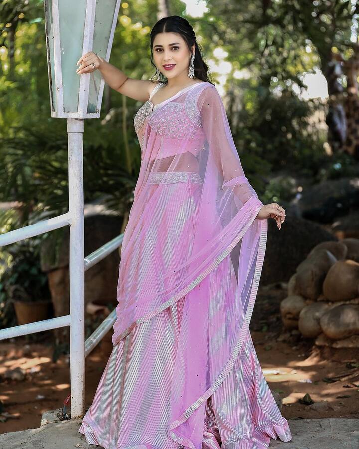 సాహసం సేయరా డింభకా' సినిమాలో నటించింది హమీదా. అందం ఉన్నా పెద్దగా ఆఫర్లు రాలేదు. నటిగా రాణించేందుకు మంచి ఆఫర్‌ కోసం ఎదురు చూస్తున్న తరుణంలో బిగ్‌బాస్‌ నుంచి పిలుపు వచ్చింది. అలా బిగ్‌బాస్‌ తెలుగు ఐదో సీజన్‌లో పార్టిసిపేట్ చేసింది