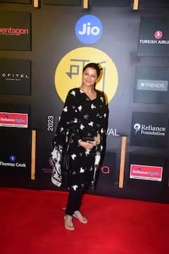 MAMI Film Festival 2023: બ્લેક કલરનો સિમ્પલ સૂટ પહેરીને ઇવેન્ટમાં પહોંચી ભૂમિકા ચાવલા, 'તેરે નામ'ની નિર્જરાની અપાવી દીધી યાદ