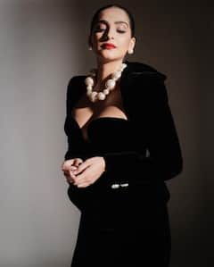 Sonam Kapoor Photos: సోనమ్ వీకెండ్ ట్రీట్ డోంట్ మిస్!