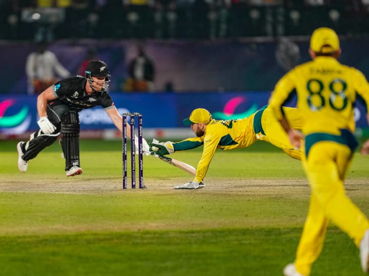 ODI World Cup 2023 AUS vs NZ thriller match last over Mitchell Starc and James Neesham AUS vs NZ: ऑस्ट्रेलिया-न्यूजीलैंड के बीच सांसें अटका देने वाला मुकाबला, आखिरी ओवर में कई बार पलटी बाज़ी, पढ़ें पूरा रोमांच