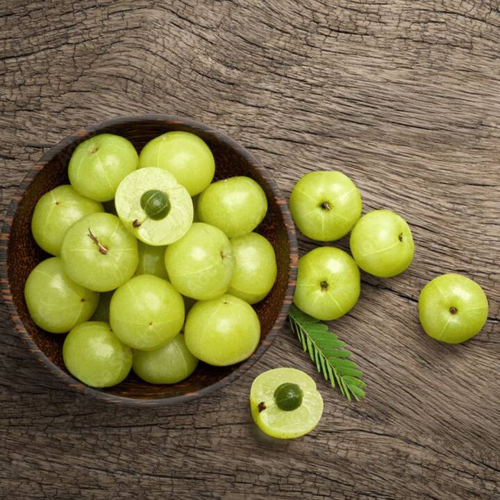 ਚਾਹੇ ਆਂਵਲਾ, ਅਚਾਰ ਜਾਂ ਜੂਸ ਦਾ ਕਾੜ੍ਹਾ ਹੋਵੇ, ਇਹ ਫਲ ਬਹੁਤ ਸਾਰੇ ਔਸ਼ਧੀ ਗੁਣਾਂ ਨਾਲ ਭਰਪੂਰ ਹੁੰਦਾ ਹੈ, ਜੋ ਕਿ ਵਾਤ, ਪਿਟਾ, ਕਫ਼ ਆਦਿ ਤਿੰਨੋਂ ਸਰੀਰਕ ਨੁਕਸ ਦੂਰ ਕਰਨ ਦੀ ਸਮਰੱਥਾ ਰੱਖਦਾ ਹੈ।