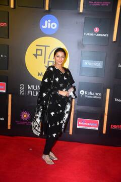 MAMI Film Festival 2023: ब्लैक कलर का सिंपल सा सूट पहनकर इवेंट में पहुंची भूमिका चावला, 'तेरे नाम' की निर्झरा की दिला दी याद