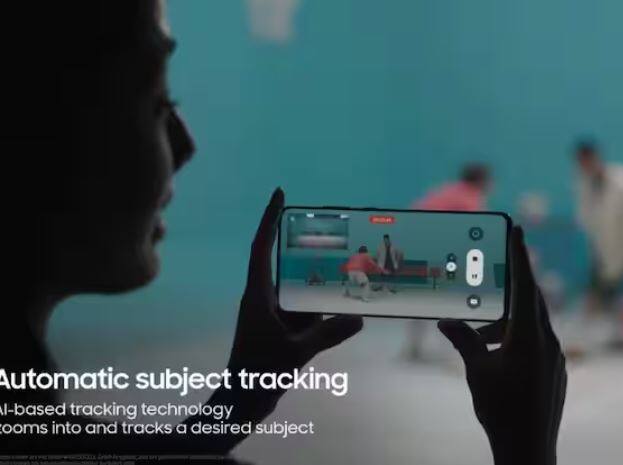 ਹੋਰ ਵਿਸ਼ੇਸ਼ਤਾਵਾਂ ਬਾਰੇ ਗੱਲ ਕਰੀਏ ਤਾਂ ਟਿਪਸਟਰ ਅਭਿਸ਼ੇਕ ਯਾਦਵ ਦੇ ਅਨੁਸਾਰ, ਸਮਾਰਟਫੋਨ ਵਿੱਚ ਸਨੈਪਡ੍ਰੈਗਨ 8 ਜਨਰਲ 3, 45 ਵਾਟ ਫਾਸਟ ਚਾਰਜਿੰਗ ਦੇ ਨਾਲ 5000 ਐਮਏਐਚ ਦੀ ਬੈਟਰੀ, 200 ਐਮਪੀ ਐਚਪੀ2ਐਸਐਕਸ ਓਆਈਐਸ ਕੈਮਰਾ + 12 ਐਮਪੀ ਅਲਟਰਾਵਾਈਡ + 10 ਐਮਪੀ 3x ਟੈਲੀਫੋਟੋ + 50 ਐਮਪੀ 50 ਐਮਪੀ ਟੈਲੀਫੋਟੋ ਹੋ ਸਕਦਾ ਹੈ।