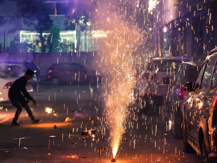 korba firecrackers will only be allowed for 2 hours on diwali administration issued circular ann Korba: दिवाली-छठ समेत इन त्योहारों पर केवल दो घंटे आतिशबाजी की इजाजत, ऑनलाइन पटाखों की बिक्री पर रोक