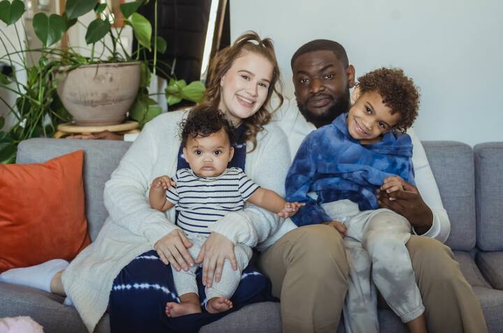 चांगल्या पालकत्वासाठी पालकांनी स्वतः अनेक सवयी सोडल्या पाहिजेत.  यातूनच मुलांना उत्तम भविष्य मिळू शकते. आपल्या मुलांना दोष  देण्याऐवजी, आपल्या लहान वाईट सवयी सोडून देणे आणि त्यांच्या  संगोपनावर लक्ष केंद्रित करणे चांगले.