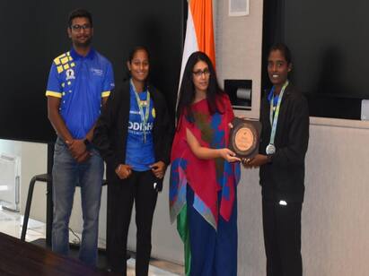 Asia Rugby U18 sevens tamilnadu players divya akshaya silver medal Asia Rugby Sevens: ஆசிய ரக்பி போட்டியில் வெள்ளிப்பதக்கம் வென்ற தமிழக வீராங்கனைகள்