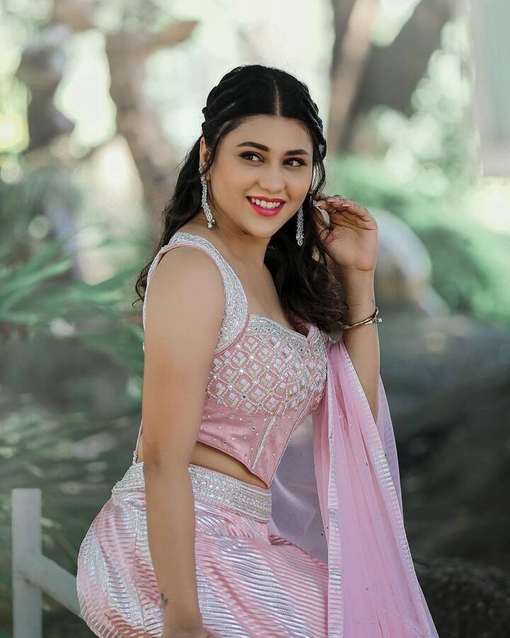 బిగ్ బాస్ రియాల్టీ షోతో పాపులర్ అయిన హమీదా..బ్రహ్మముడి సీరియల్ తో స్మాల్ స్క్రీన్ పై ఎంట్రీ ఇచ్చింది.