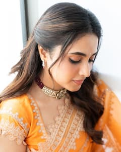 Priyanka Mohan Photos : ఆరెంజ్ అబ్సేషన్ అంటున్న నాని హీరోయిన్