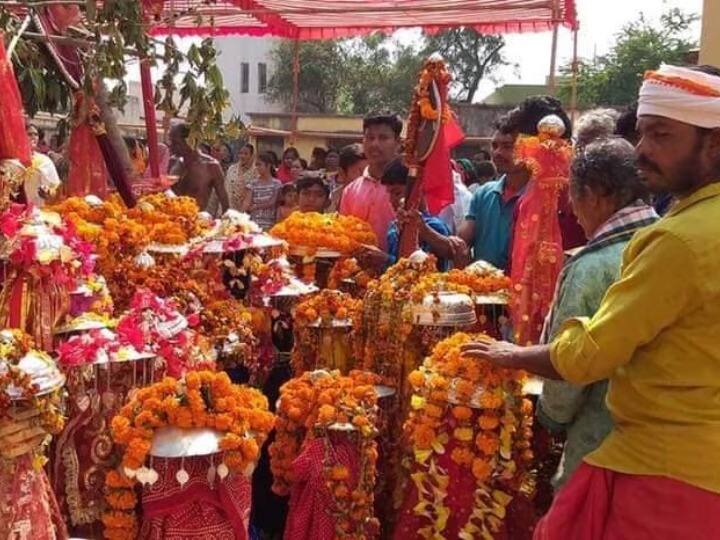 Chhattisgarh  Bastar famous Dussehra festival Kutumb Jatra ritual celebrated 75 days performed ANN Bastar: दशहरा पर्व पर निभाई गई कुटुंब जात्रा की रस्म, बस्तर राजकुमार ने देवी-देवताओं को दी ससम्मान विदाई 