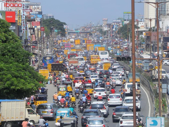 தீபாவளி வந்தாச்சு! துணி எடுக்க குவிந்த பொதுமக்கள் - குரோம்பேட்டையில் போக்குவரத்து நெரிசல்