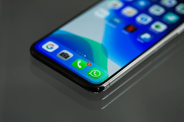 যদি এখনও আপনার হোয়াটসঅ্যাপে এই ফিচার যুক্ত না হয় তাহলে চিন্তার কোনও কারণ নেই। খুব তাড়াতাড়িই এই পাস-কি তৈরি করার পরিষেবা আপনি পাবেন বলে জানিয়েছে হোয়াটসঅ্যাপ সংস্থা।