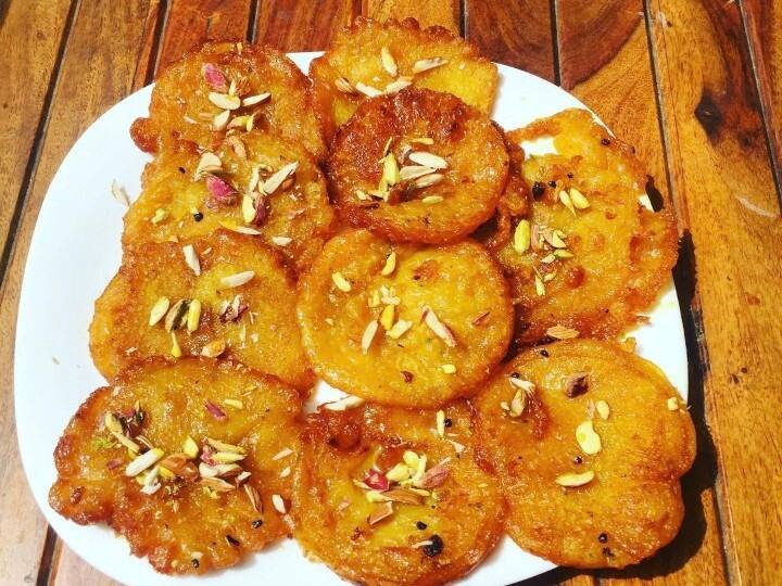 Instead of bringing it from the market make sweets at home this time Note the recipe of Kesar Malpua Diwali 2023: दिवाली की खुशियों में घोलें मिठास, घर पर बनाएं बेहद खास केसर मालपुआ, नोट करें रेसिपी