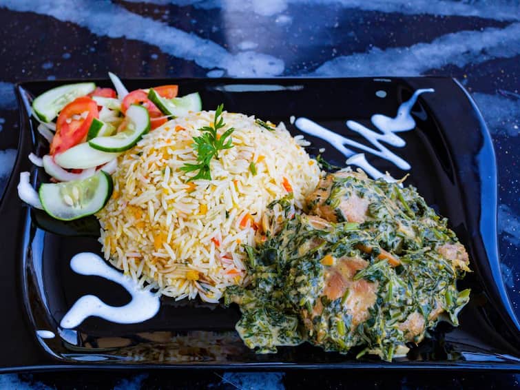 Lunch Box Recipe How to make it delicious Chana Palak Rice Recipe Check out Chana Palak Rice Recipe: கொண்டைக்கடலை, பாலக்கீரை ரைஸ் எப்படி செய்வது? இப்படித்தான்!