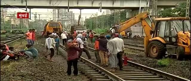 पश्चिम रेल्वेनं (Western Railway) वसई रोड ते विरार (Vasai Road to Virar) स्थानकादरम्यान शनिवारी मध्यरात्री ब्लॉक जाहीर केला आहे.