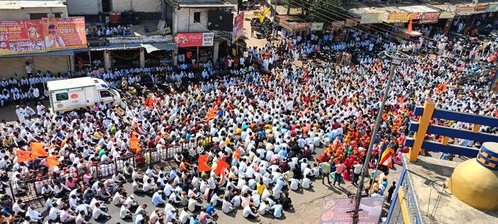 तर, छत्रपती संभाजीनगर ते जालना महामार्गावरील करमाड येथे देखील मराठा आरक्षणाच्या मागणीसाठी रास्ता रोको करण्यात आला.
