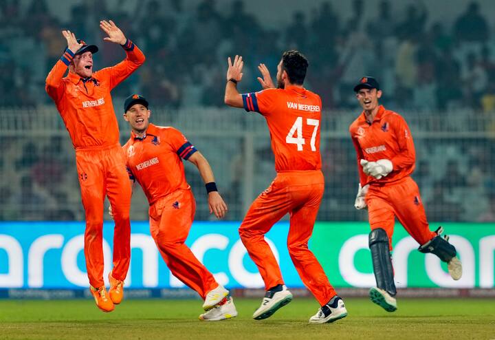 Netherlands Cricket Team: वर्ल्ड कप 2023 मध्ये दक्षिण आफ्रिकेचा पराभव करणाऱ्या नेदरलँड संघाचे काही खेळाडू हे प्रोफेशनल क्रिकेटर नाहीत. उदरनिर्वाहासाठी ते इतर कामंही करतात.