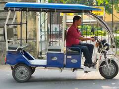 E-Rickshaw: ਕੀ ਤੁਹਾਨੂੰ ਪਤਾ ਹੈ, ਸੜਕ ‘ਤੇ ਹਰ ਪਾਸੇ ਨਜ਼ਰ ਆਉਣ ਵਾਲਾ ਈ-ਰਿਕਸ਼ਾ ਕਿੰਨੇ ‘ਚ ਆਉਂਦਾ?