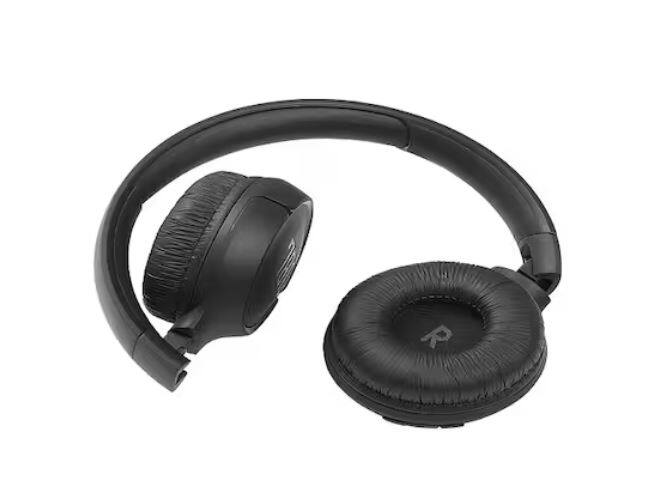 JBL Tune 510BT: ਇਸ JBL ਹੈੱਡਫੋਨ ਦੀ ਕੀਮਤ 4,499 ਰੁਪਏ ਹੈ, ਜਿਸ ਨੂੰ ਤੁਸੀਂ ਸਿਰਫ 2299 ਰੁਪਏ 'ਚ 49 ਫੀਸਦੀ ਦੀ ਛੋਟ 'ਤੇ ਖਰੀਦ ਸਕਦੇ ਹੋ। ਇਸ ਵਿੱਚ ਬਲੂਟੁੱਥ 5.0 ਅਤੇ ਵੌਇਸ ਅਸਿਸਟੈਂਸ ਫੀਚਰ ਲਈ ਸਪੋਰਟ ਹੈ।