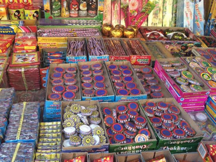 crackers sale start from today onwards in chennai island ground Crackers Shop: சென்னை மக்களே ரெடியாகுங்க.. இன்று முதல் தீவுத்திடலில் பட்டாசு விற்பனை தொடக்கம்..!