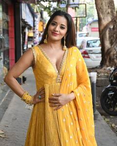 Ethnic Look: યલો સૂટમાં ભોજપુરી ક્વિન Monalisaએ લગાવ્યો હૂસ્નનો તડકો, દરેક અદાએ લૂંટી મહેફિલ