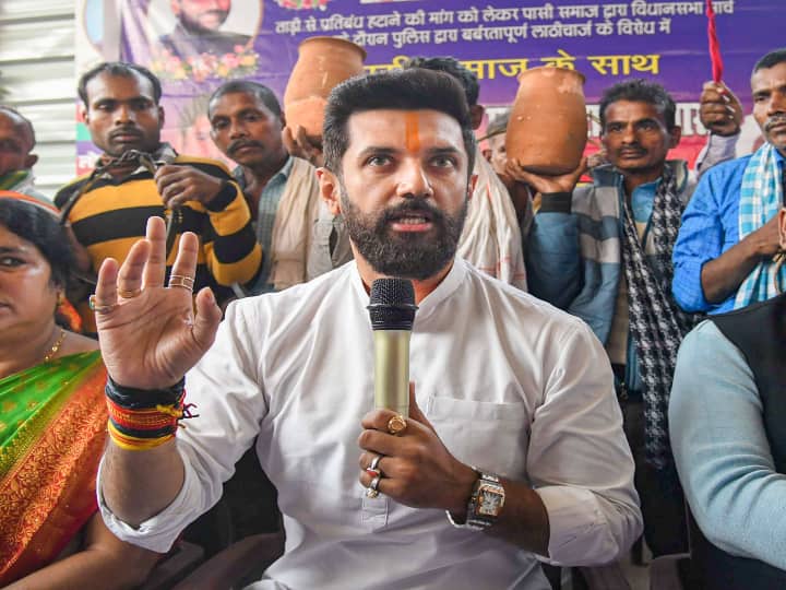 Chirag Paswan: 'दूसरे प्रदेश में अपना....', सीएम नीतीश के फूलपुर से चुनाव लड़ने की चर्चा पर चिराग पासवान ने बताई बड़ी वजह Chirag Paswan attacks CM Nitish Kumar for contesting elections from Phulpur ann Chirag Paswan: 'दूसरे प्रदेश में अपना....', सीएम नीतीश के फूलपुर से चुनाव लड़ने की चर्चा पर चिराग पासवान ने बताई बड़ी वजह