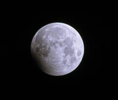 Chandra Grahan 2023: વર્ષનું અંતિમ ચંદ્રગ્રહણ ખતમ, દેશભરમાં જોવા મળી ખગોળીય ઘટના, જુઓ તસવીરો