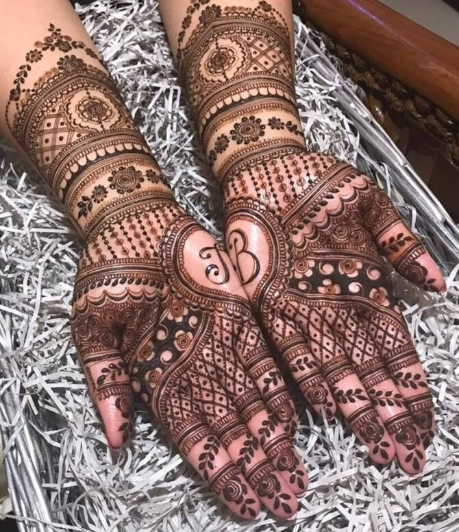 Karwa Chauth 2023 8 Mehndi Design Of Husband Name | Karwa Chauth: पति के नाम  वाली ये मेंहदी डिजाइन नहीं है कॉमन, हर कोई देखता रह जाएगा