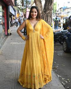 Ethnic Look: યલો સૂટમાં ભોજપુરી ક્વિન Monalisaએ લગાવ્યો હૂસ્નનો તડકો, દરેક અદાએ લૂંટી મહેફિલ