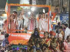 परिवार के साथ वोट मांगने बुधनी पहुंचे सीएम शिवराज सिंह चौहान, बोले- 'मुझे आपका आर्शीवाद चाहिए'