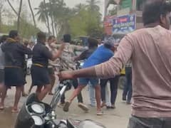 తలలు పగిలేలా ఇరు వర్గాల మధ్య ఘర్షణ, పశ్చిమ గోదావరి జిల్లాలో ఘటన