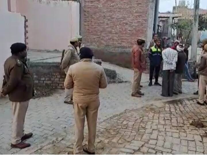 Kanpur Dehat son of woman died in fire threatening suicide Video with family in Madauli Case ANN Kanpur News: एक हफ्ते पहले छोटे बेटे ने DM ऑफिस में खाया था जहर, अब बड़े बेटे ने वीडियो वायरल कर दी ये धमकी