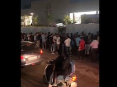 किसी बैंक के बाहर नहीं, पुणे में 2 करोड़ का अपार्टमेंट खरीदने के लिए लगी 8 घंटे की लंबी लाइन!