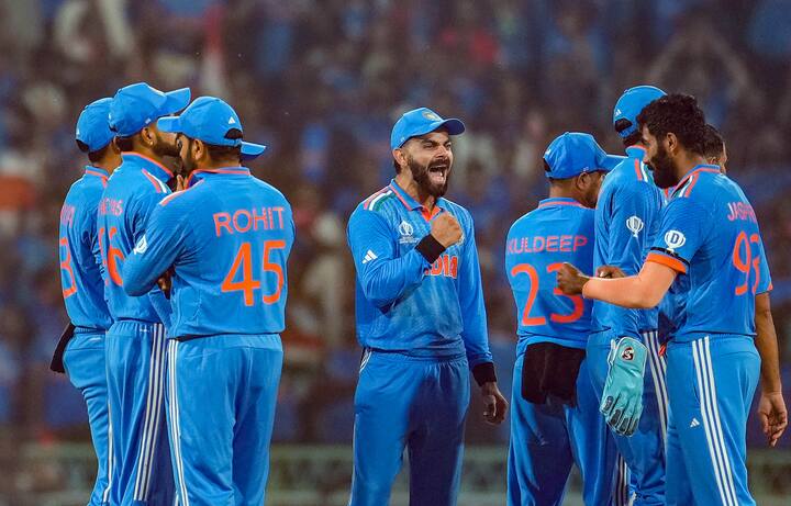 रोहित शर्माच्या अर्धशतकानंतर मोहम्मद शामी आणि जसप्रीत बुमराह यांनी भेदक मारा केला. शामीने चार तर बुमराहने तीन विकेट घेतल्या.