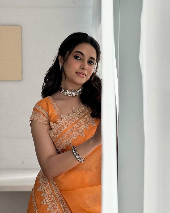 தற்போது இவர் பதிவிட்டுள்ள இந்த புகைப்படங்கள் வைரலாகி வருகிறது.