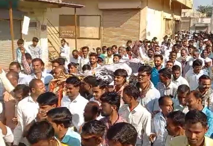 यावेळी गावातील नागरिकांनी लोकप्रतिनिधीनी यांना श्रद्धांजली वाहत, येणाऱ्या काळात तात्काळ आरक्षण न दिल्यास तीव्र अंदोलन करण्याचा संकल्प करण्यात केला.