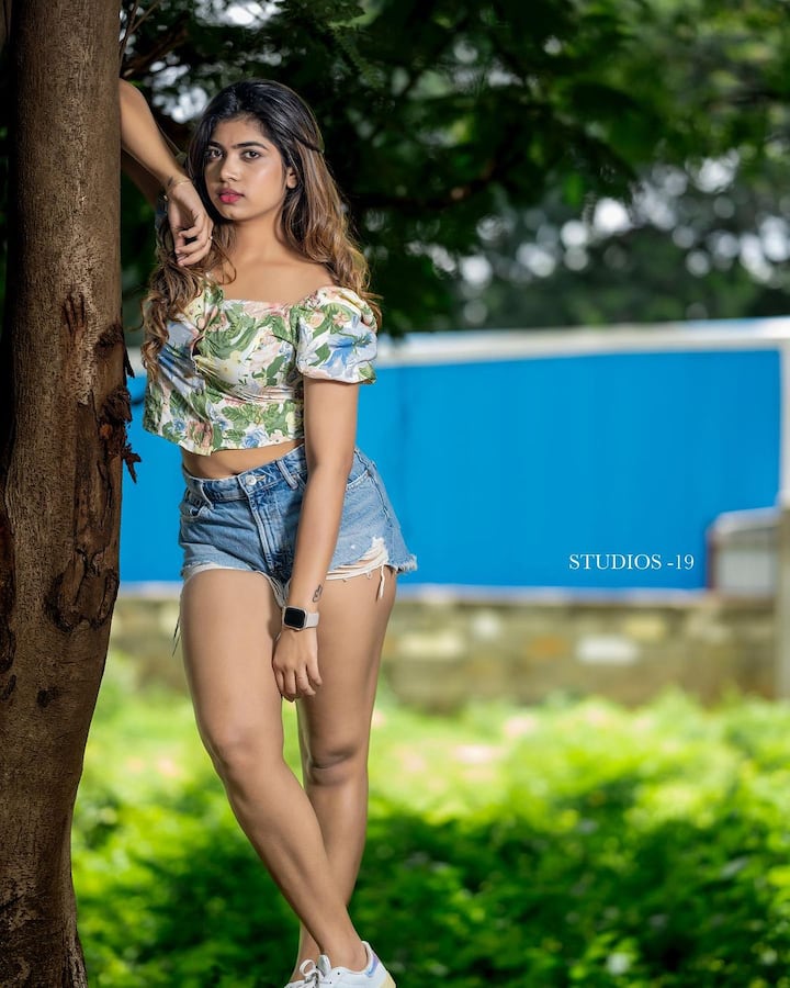 రీతు చౌదరి లేటెస్ట్ ఫోటోలను ఇక్కడ చూడండి.