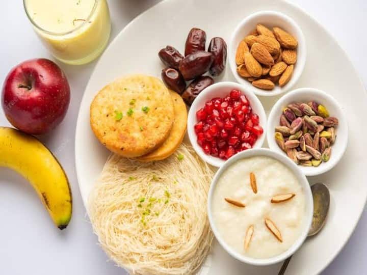 Karwa Chauth 2023: करवा चौथ व्रत के पहले क्या खाएं, क्या नहीं? जानिए क्या कहते हैं एक्सपर्ट Karwa Chauth 2023 fitness tips know what to eat and what to not eat in fasting Karwa Chauth 2023: करवा चौथ व्रत के पहले क्या खाएं, क्या नहीं? जानिए क्या कहते हैं एक्सपर्ट