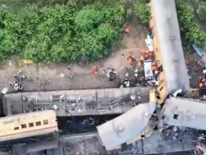 Andhra Pradesh Train Accident : आंध्र प्रदेशात दोन ट्रेनचा भीषण अपघात; अपघाताची भयानक दृश्य कॅमेरात कैद!