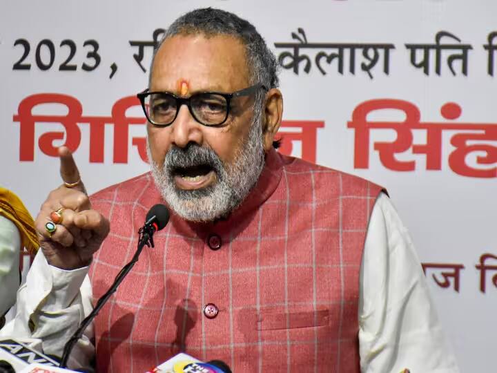 BJP leader Giriraj Singh challenges CM Nitish Kumar for Lok Sabha Election 2024 on Varanasi seat ann Lok Sabha Election 2024: गिरिराज सिंह ने CM नीतीश को दिया चैलेंज, कहा- हिम्मत है तो वाराणसी सीट से चुनाव लड़कर दिखा दें