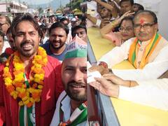 बुधनी से सीएम शिवराज और कांग्रेस के विक्रम मस्ताल ने भरा नामांकन, मिर्ची बाबा ने किया 'दंडवत प्रणाम'