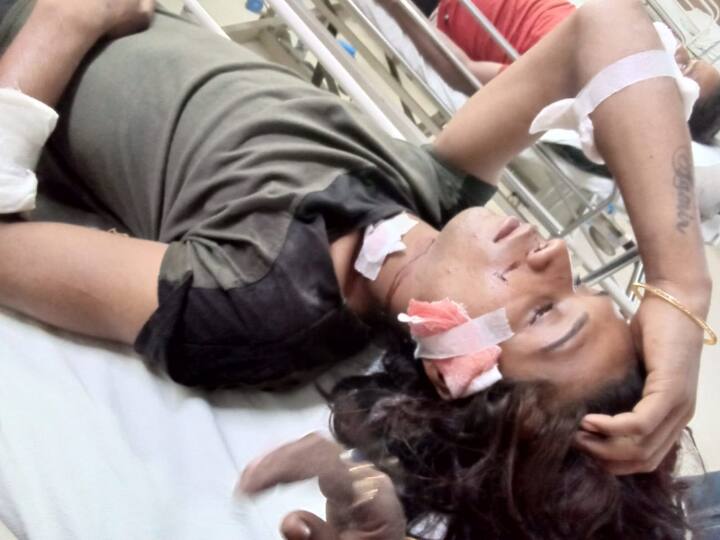 Motihari in crazy young man stabbed eunuch and injured her in Bihar ann Bihar News: मोतिहारी में किन्नर के दीवाने ने चाकू से गोदकर किया घायल, सनकी युवक फरार, अस्पताल में जमकर हुआ बवाल